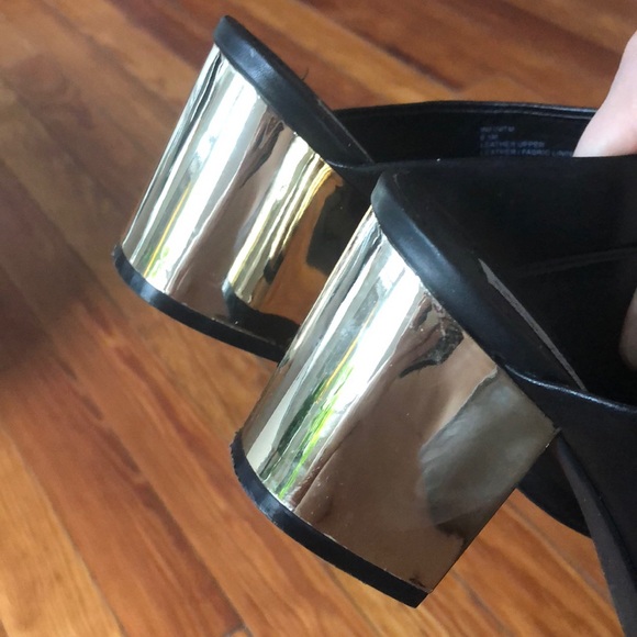 Steve Madden Infinitm Mule w/ gold heel - Picture 5 of 11